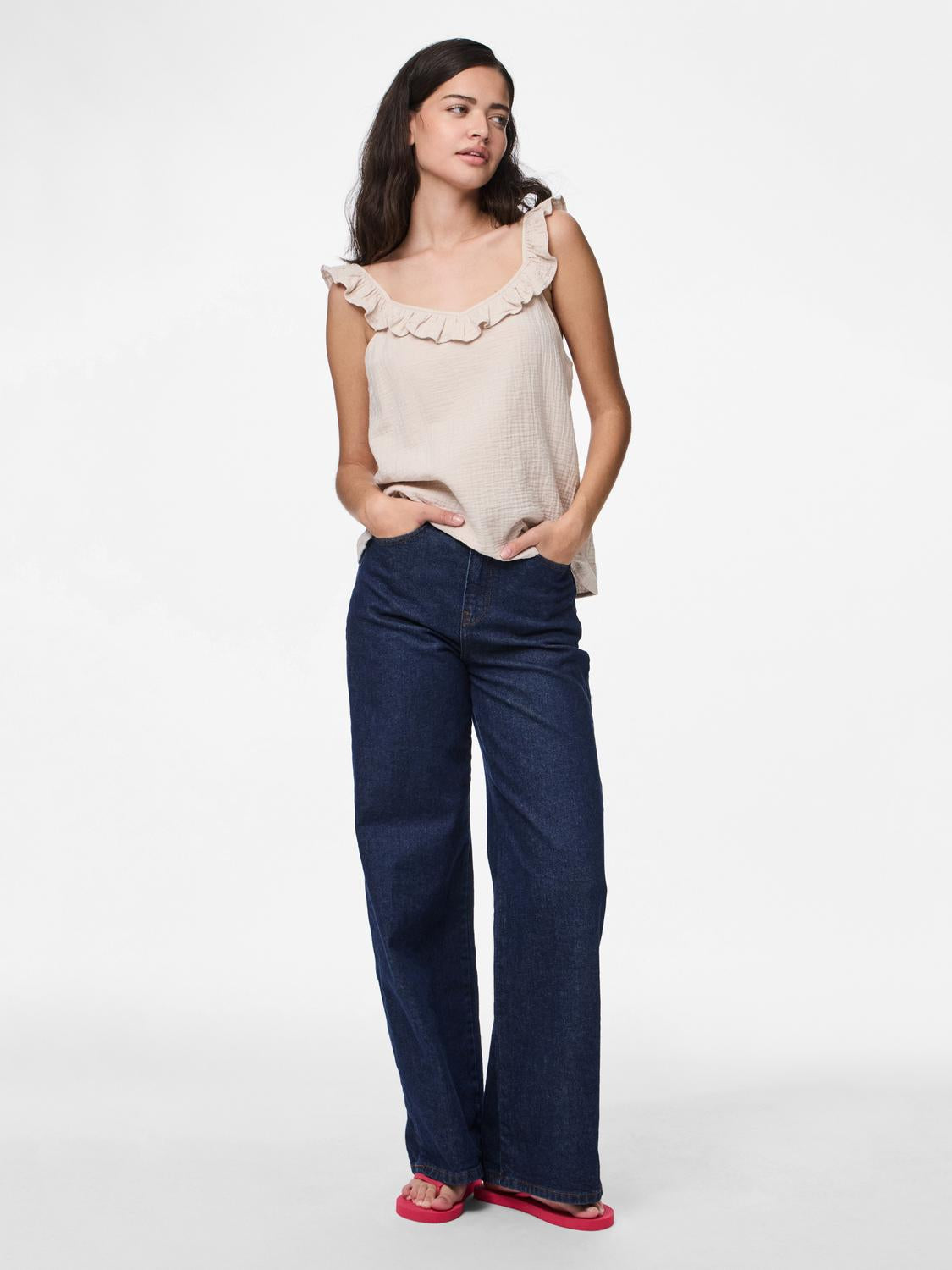 model_shot-front_full